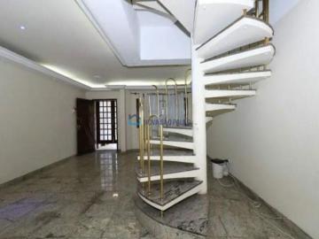 Sobrado à Venda no Jardim da Glória com 5 Quartos