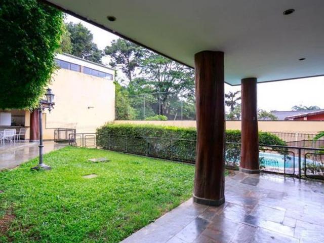 Sobrado a venda no Jardim Prudencia com 3 suítes, piscina, 6 vagas e 540 m2 de terreno