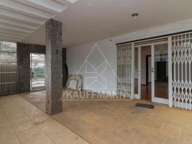Sobrado à Venda no Pacaembu 5 Dormitórios, 5 Vagas, 500m² A.U