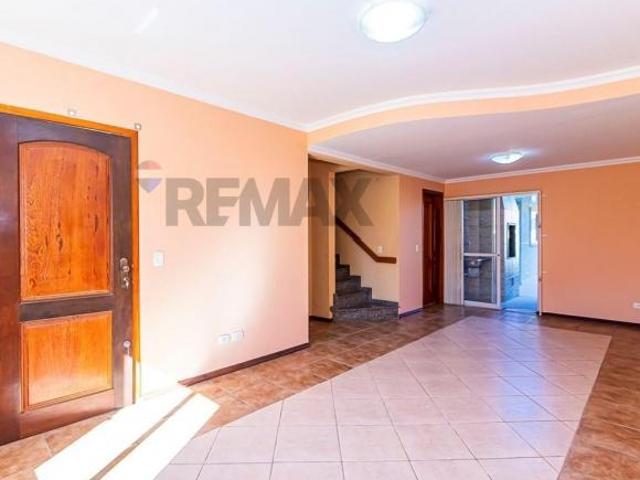 Sobrado a Venda no Xaxim 4 quartos 2 suites