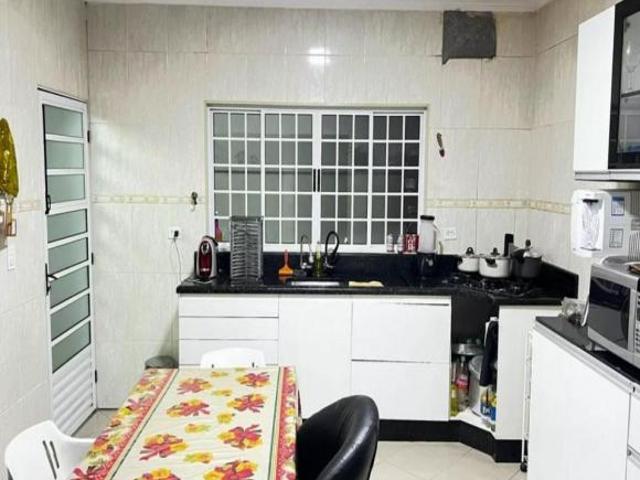 Sobrado à venda na Cidade Kemel com 240m² 3 dormitórios 2 banheiros 3 vagas