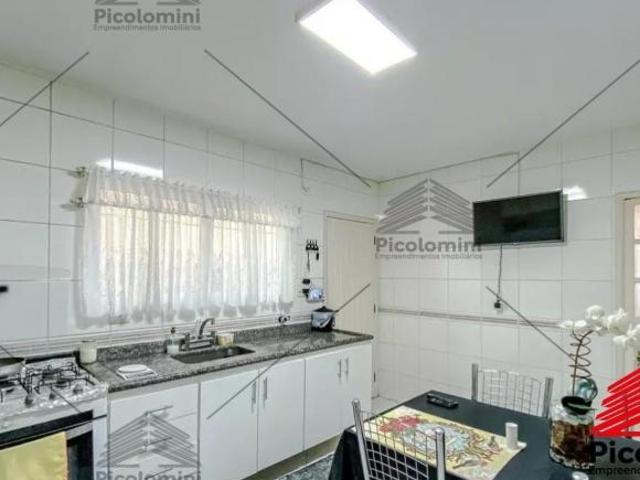 Sobrado à venda na Água Rasa, 3 quartos, 1 suíte, cozinha planejada, escritório, 3 banheiros, quinta