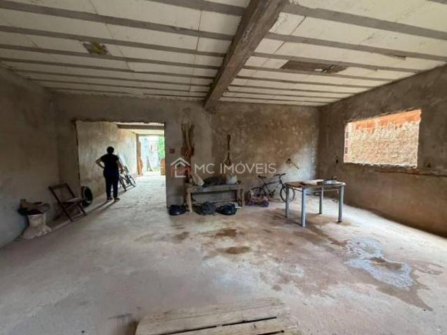 Sobrado à Venda na Rua 10 | Lote de 400 m² | 5 Quartos | 1 Suíte | R$ 630 Mil
