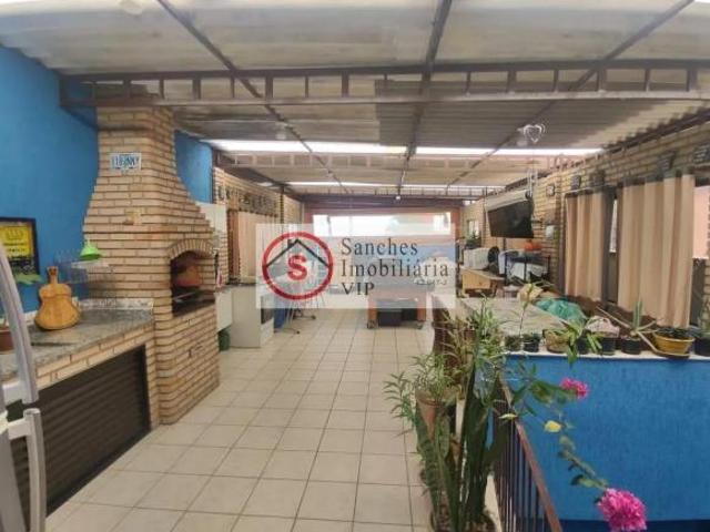 Sobrado à Venda na Vila Bela: 2 Dormitórios com Armários, Sala 2 Ambientes com Varanda, Cozinha Plan