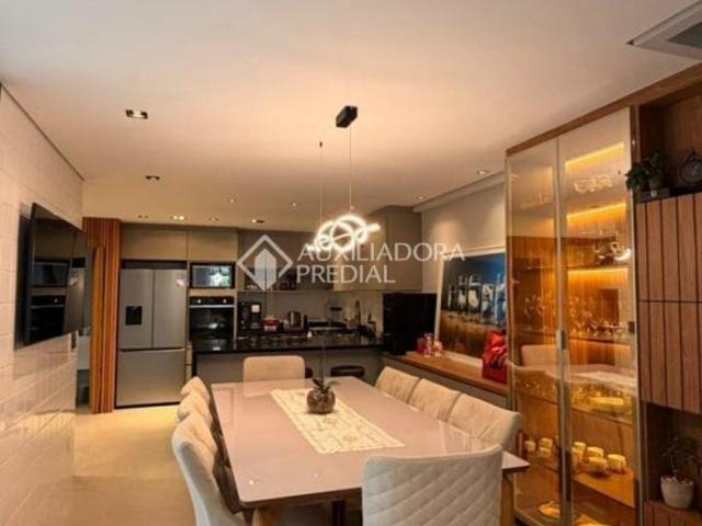 SOBRADO À VENDA | TODO REFORMADO, COM 180 M² DE CONSTRUÇÃO