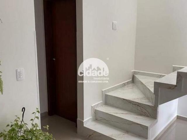 Sobrado amplo, moderno e muito bem localizado, ideal para quem busca conforto, segurança e praticida
