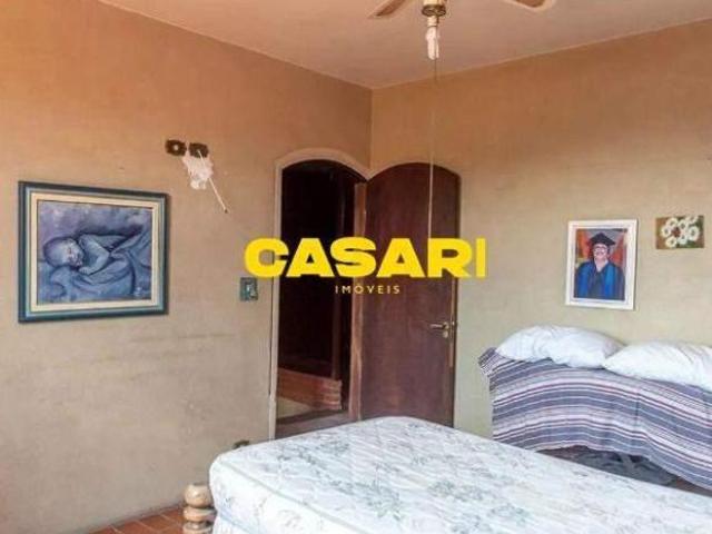Sobrado Amplo com 4 Suítes e 7 Vagas à Venda no Parque dos Pássaros – Próximo à