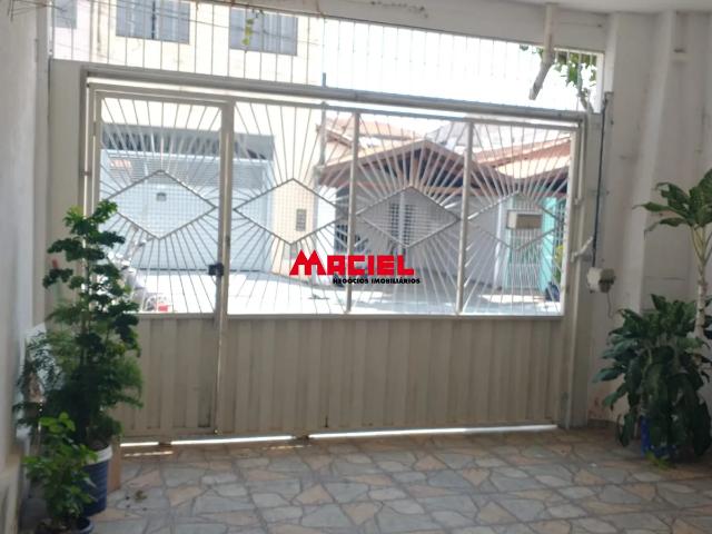Sobrado Amplo com 3 Dormitórios e Sacada Jardim Pararangaba Zona Leste