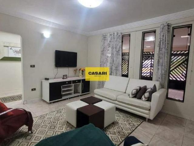 Sobrado amplo e aconchegante com 3 suítes, sendo uma no térreo, no coração da Vi