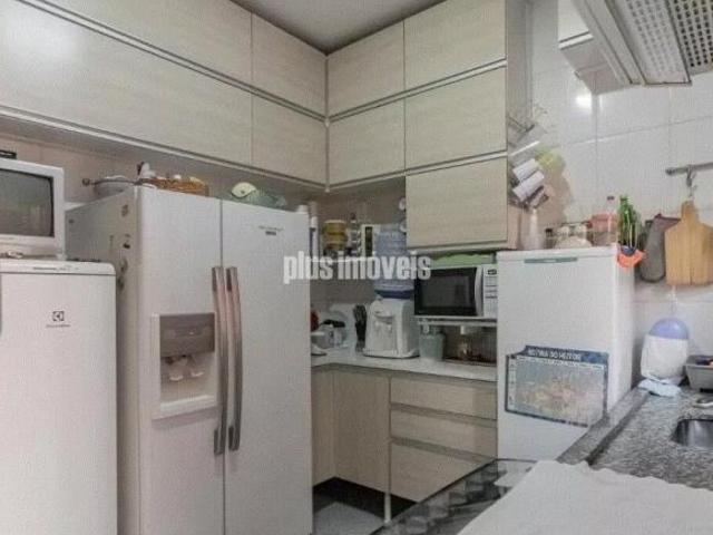 SOBRADO BEM CONSERVADO NA VILA CAMPESTRE