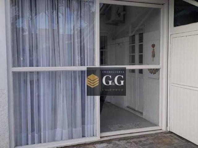Sobrado bem localizado em Itapuã