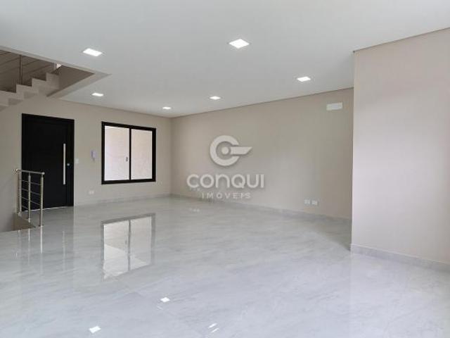 Sobrado – Bom Jesus – 3 Suítes – Quintal de 90m²
