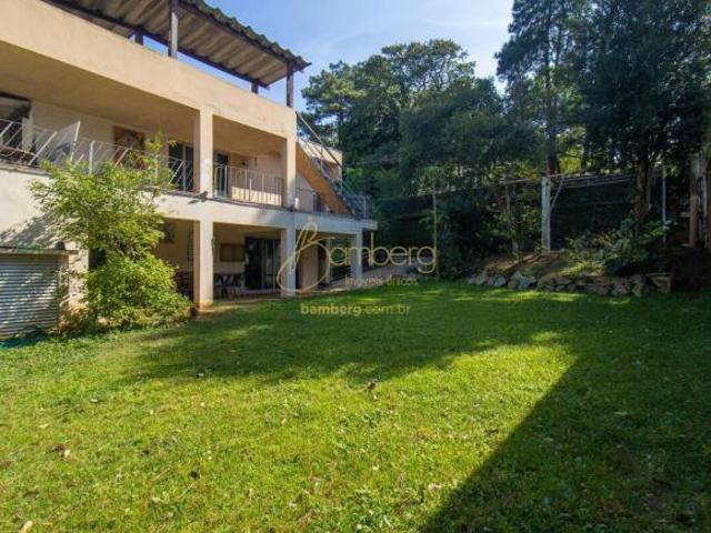 Sobrado/ Casa à Venda 1.067 m² de Terreno/ 415 m² de área útil, piscina, jardim e 3 vagas