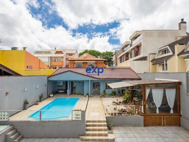 Sobrado no Jardim das Américas/Piscina/Espaço Gourmet e amplo quintal