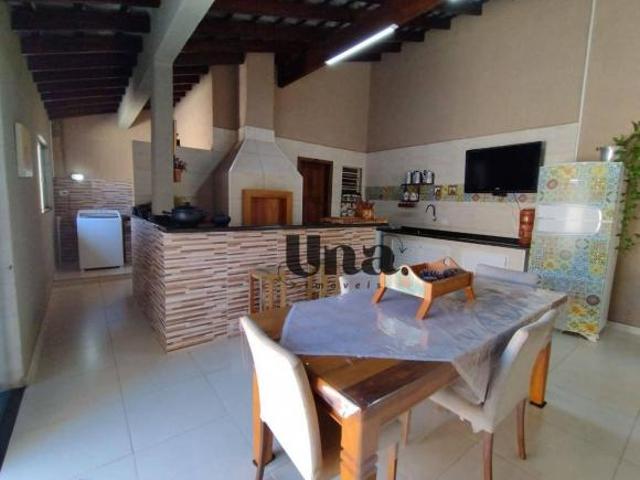 Sobrado com 4 quartos à venda, 232 m² por R$ 850.000 Monte Belo Londrina/PR