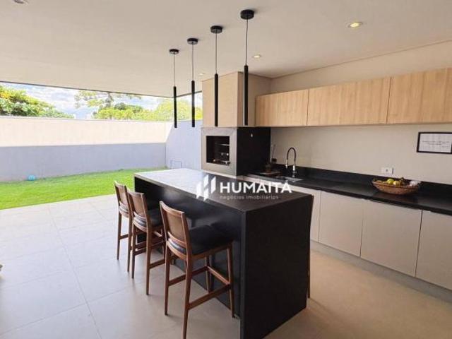 Sobrado com 4 dormitórios à venda, 258 m² por R$ 2.700.000,00 Residencial José Lázaro Gouvea Lon