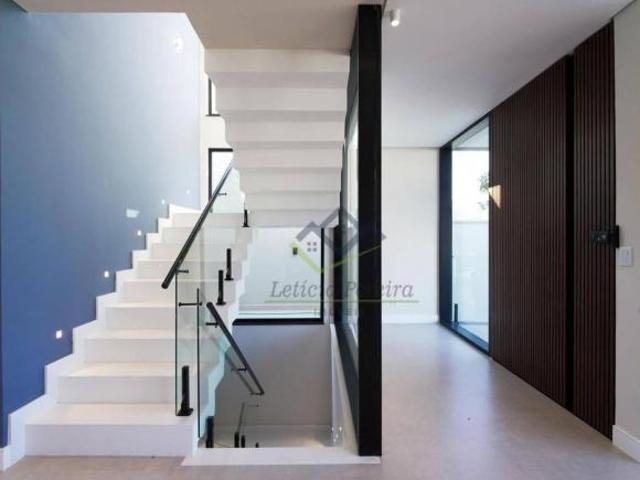 Sobrado com 4 quartos à venda, 263 m² por R$ 2.490.000 Fazenda Rodeio Mogi das Cruzes/SP