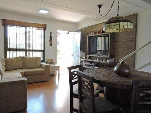 Sobrado com 4 Dormitórios, com 122,07m²,Semi Mobiliado, garagem para 2 carros no bairro Diamantino