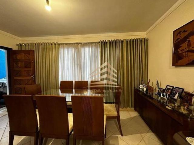 Sobrado com 4 dormitórios, sendo 2 suites e 6 vagas à venda, 321 m² por R$ 1.320.000 Ponte Grande