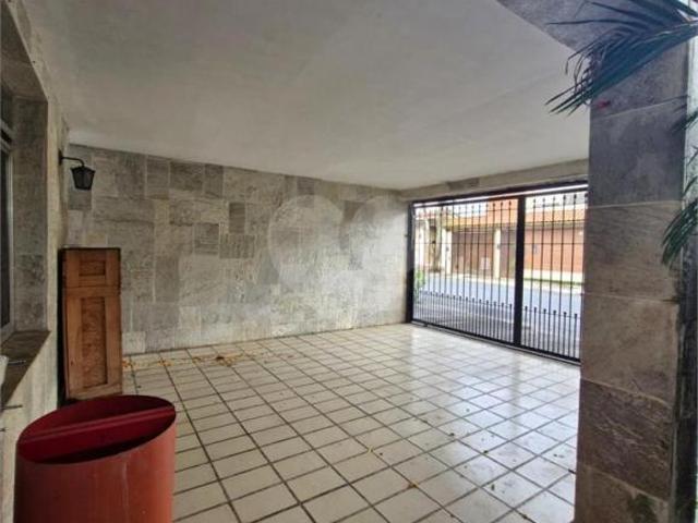 Sobrado com 4 quartos à venda em Interlagos SP