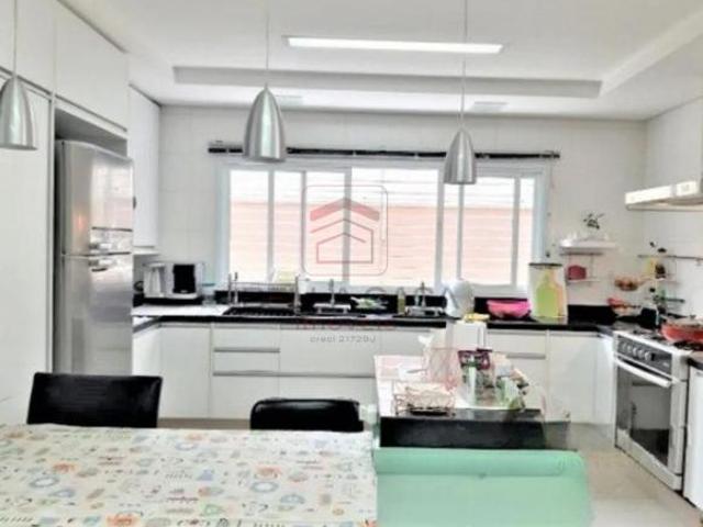 Sobrado com 4 Quartos e 6 banheiros à Venda, 255 m² por R$ 1.390.000