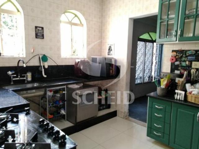 Sobrado com 4 Quartos e 3 banheiros à Venda, 180 m²