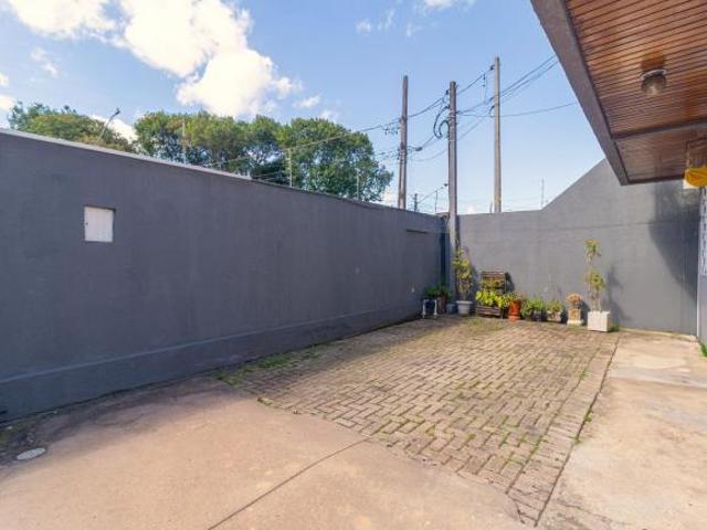 Sobrado com 4 Quartos e Terreno Amplo no Cajuru Espaço e Conforto em Cada Detalhe