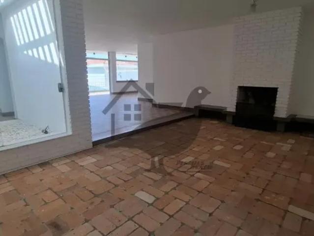 Sobrado com 4 quartos sendo 2 suites à venda em Pacaembú SP
