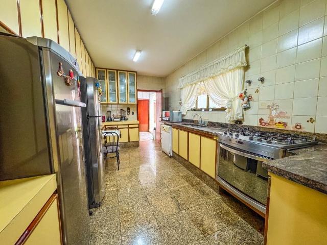 Sobrado com 4 quartos venda ou aluguel em Interlagos