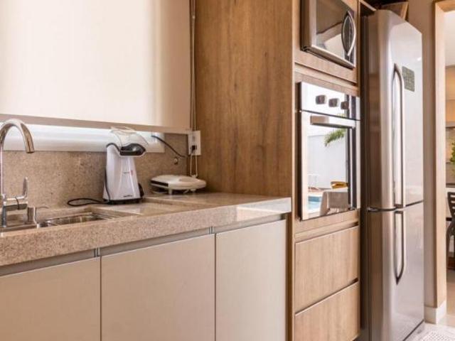 Sobrado com 4 suites e piscina Residencial Monte Carlo