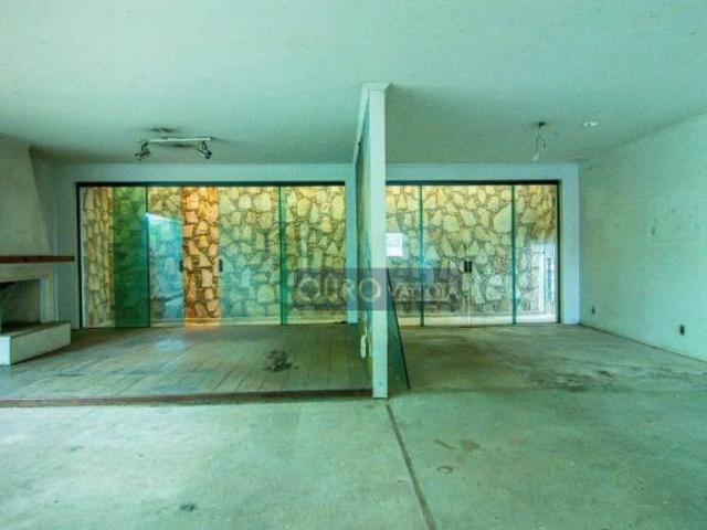 Sobrado com 575m²