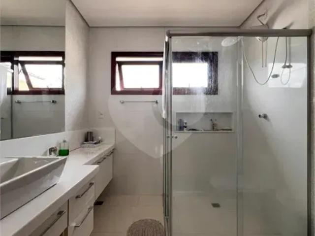 Sobrado 5 dormitórios, 4 vagas, com planejados, condominio Real Park