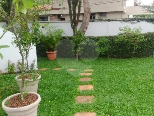 Sobrado à venda com 5 quartos, sendo 2 suítes, em Butantã, São Paulo SP