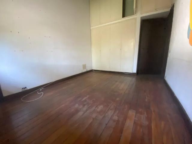 Sobrado com 6 quartos 2 suíte 3 vagas com 400 no Butantã. FL64