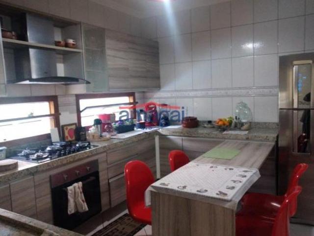 Sobrado com 03 d0rms 01 suite, 02 salas, sacada e piscina Resid. Santa Paula