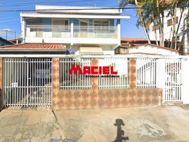 SOBRADO COM 03 DORMITORIOS SENDO UMA SUITE COM EDICULA