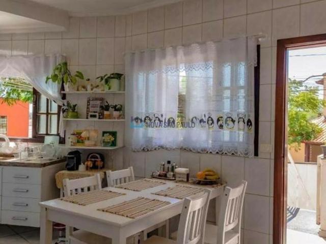 Sobrado com 03 quartos, localizado na região do Jabaquara