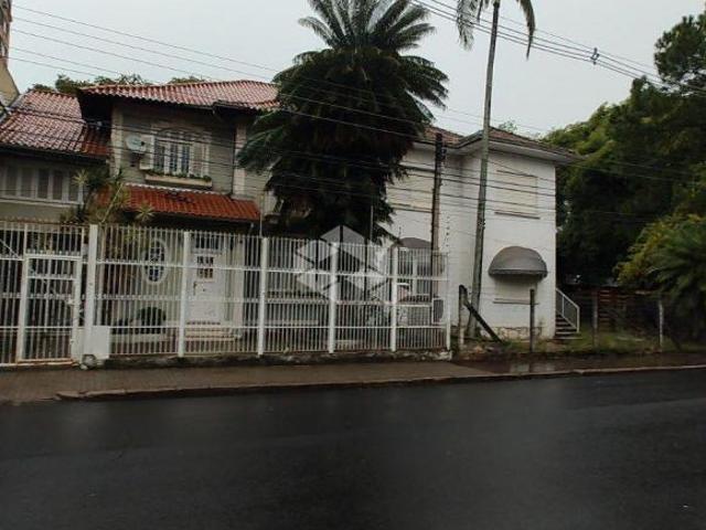 SOBRADO COM 03 SUÍTES+01 DORM.PATIO DE 485M² BAIRRO. FLORESTA