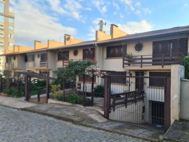 Sobrado com 04 dormitórios no bairro Nossa Senhora de Lourdes em Caxias do Sul