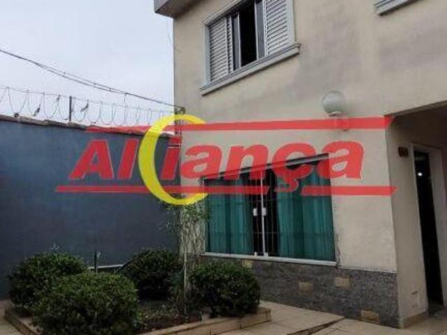 Sobrado com 05 dormitórios com duas suites, espaço para piscina
