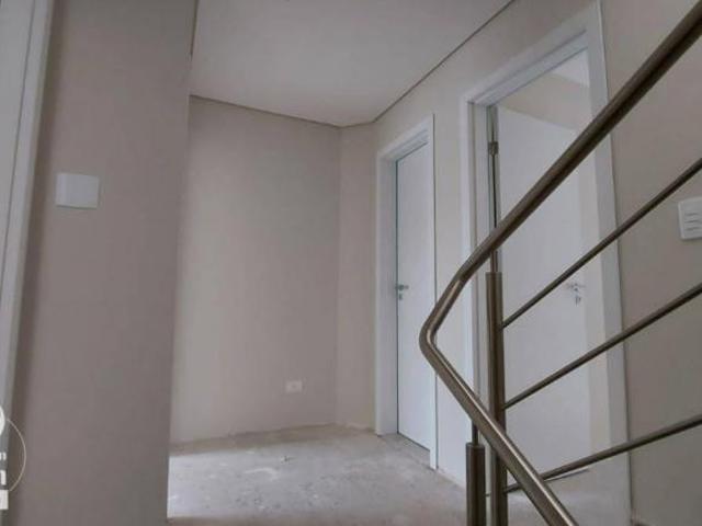 Sobrado com 141 m², terraço privativo, 3 quartos sendo 1 suíte à venda por R$ 799.000 Uberaba Cu