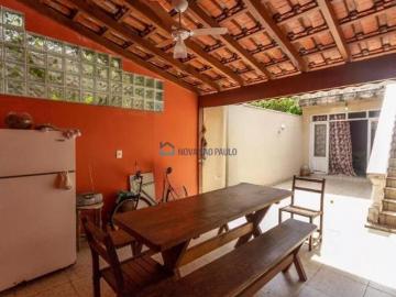 Sobrado com 210m² sendo 3 dormitórios sala cozinha 3 banheiros lavanderia 1 vaga de garagem