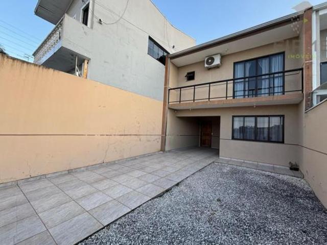 Sobrado com 216m² de area provativa no Bairro Costeira São José dos Pinhais