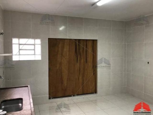 Sobrado com 220m² a venda na mooca, tendo em seu terreno com 3 casas, 3 quartos, 1 banheiro, lavande