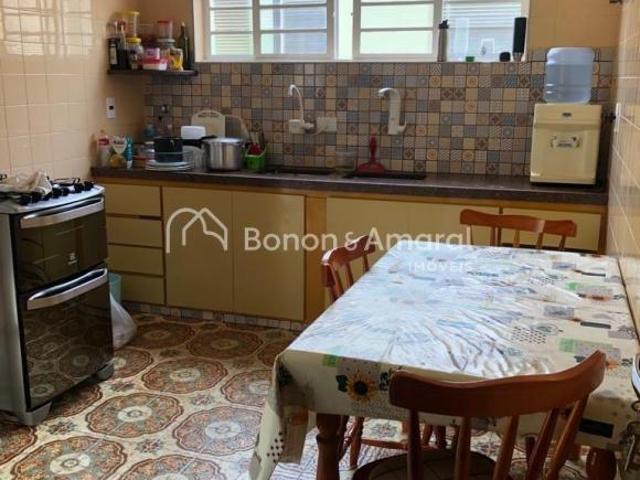 Sobrado com 254 m² e 4 Quartos