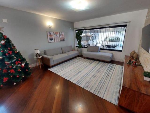 Sobrado com 255m², 3 dormitórios 1 suíte, 5 vagas e área gourmet Assunção