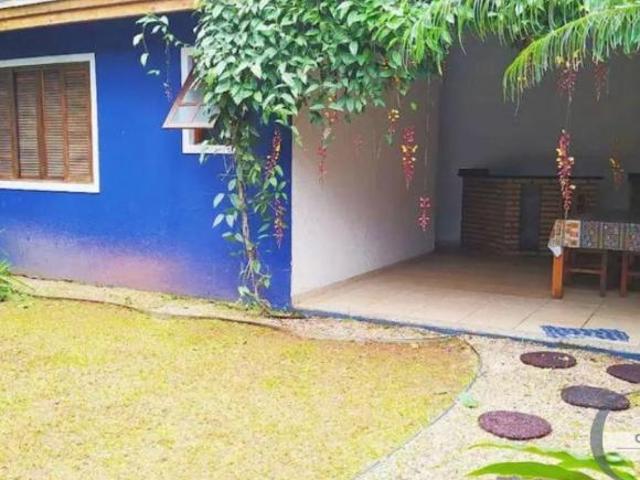 SOBRADO COM 2 DORMITÓRIOS MAIS EDÍCULA NO CENTRO