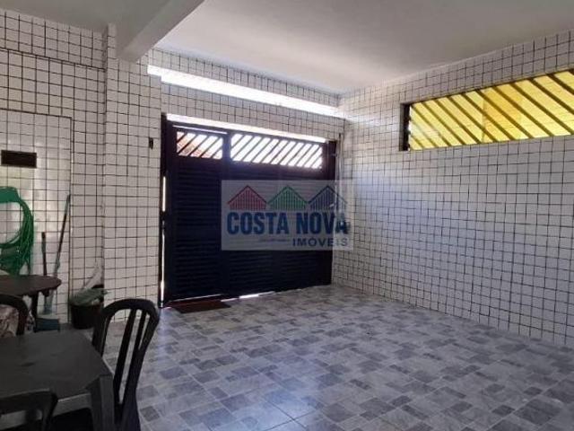 Sobrado com 2 quartos, 3 banheiros à 700m da praia na Ocian Praia Grande SP