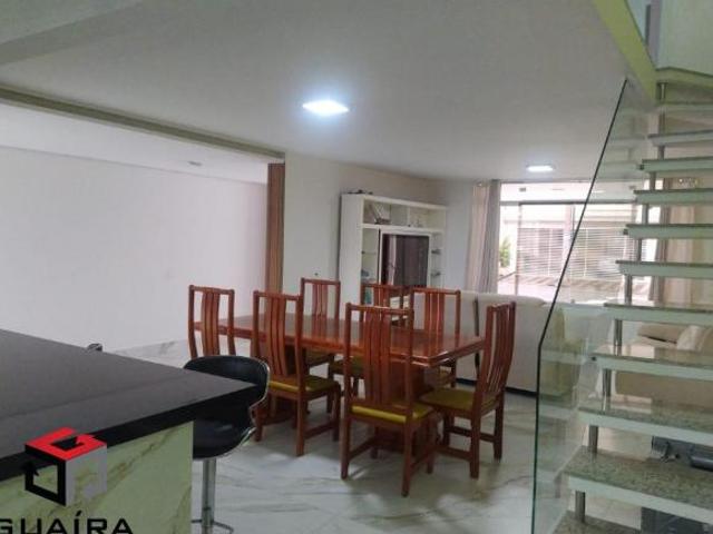 Sobrado com 379 M² de área construída, 264 M² de área de terreno no Bairro Campestre em Santo André