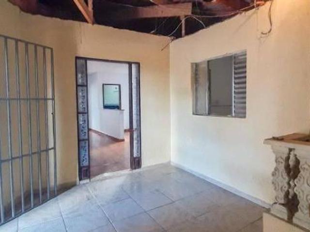 Sobrado com 3 casas independentes